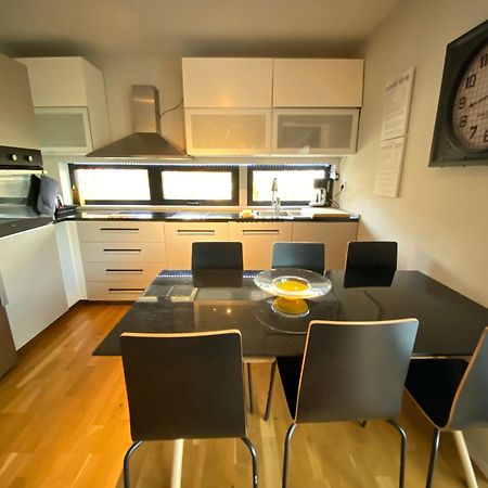 Villa Townhouse On Arlanda Stockholm Metro Line - Easy Checkin Sollentuna Exterior foto